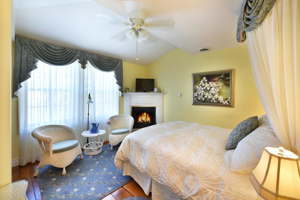 Brockamour Manor Bed And Breakfast Niagara-on-the-Lake Екстер'єр фото
