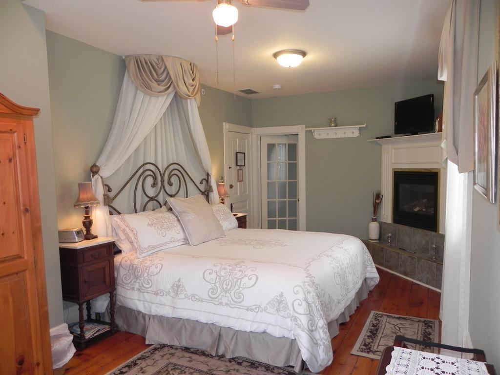 Brockamour Manor Bed And Breakfast Niagara-on-the-Lake Екстер'єр фото