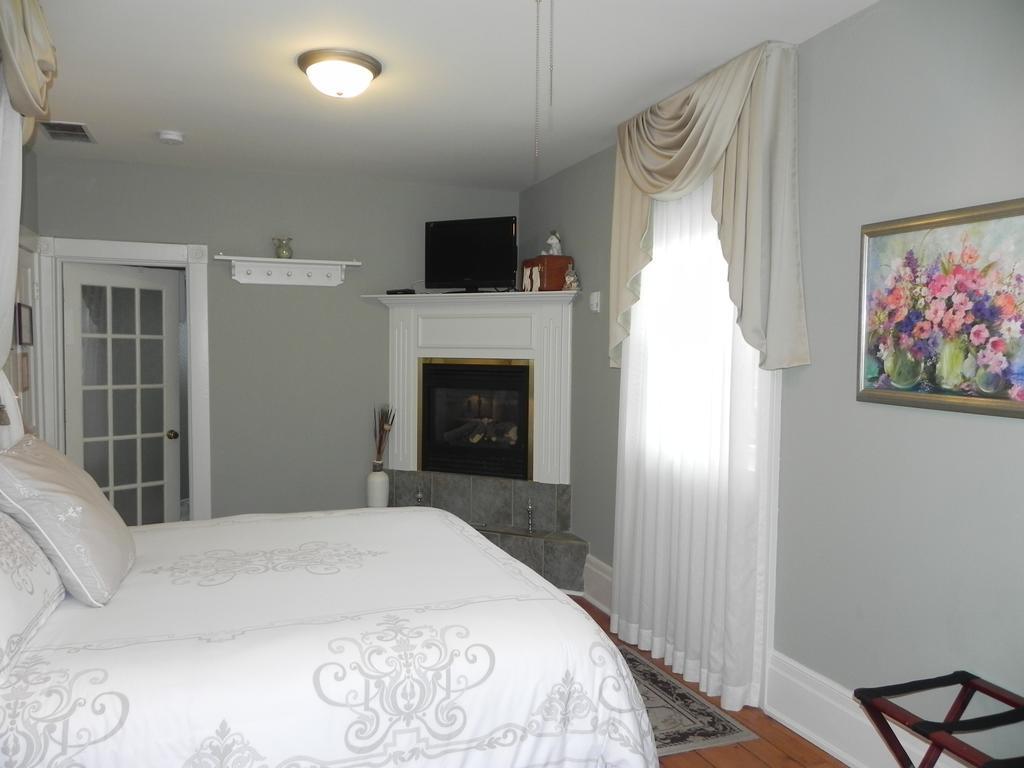 Brockamour Manor Bed And Breakfast Niagara-on-the-Lake Екстер'єр фото