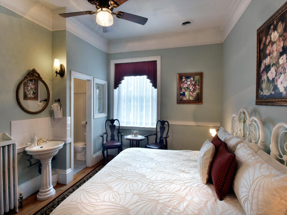 Brockamour Manor Bed And Breakfast Niagara-on-the-Lake Екстер'єр фото