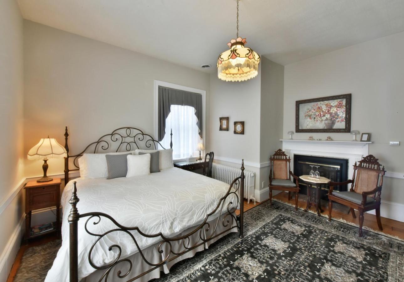 Brockamour Manor Bed And Breakfast Niagara-on-the-Lake Екстер'єр фото